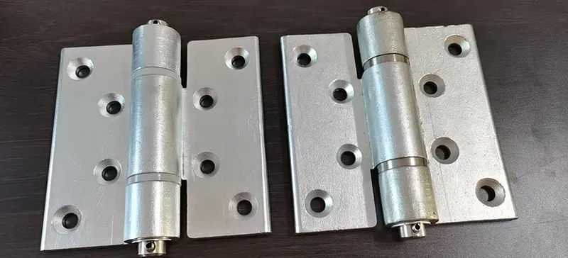 Surface mounted heavy duty hinge 